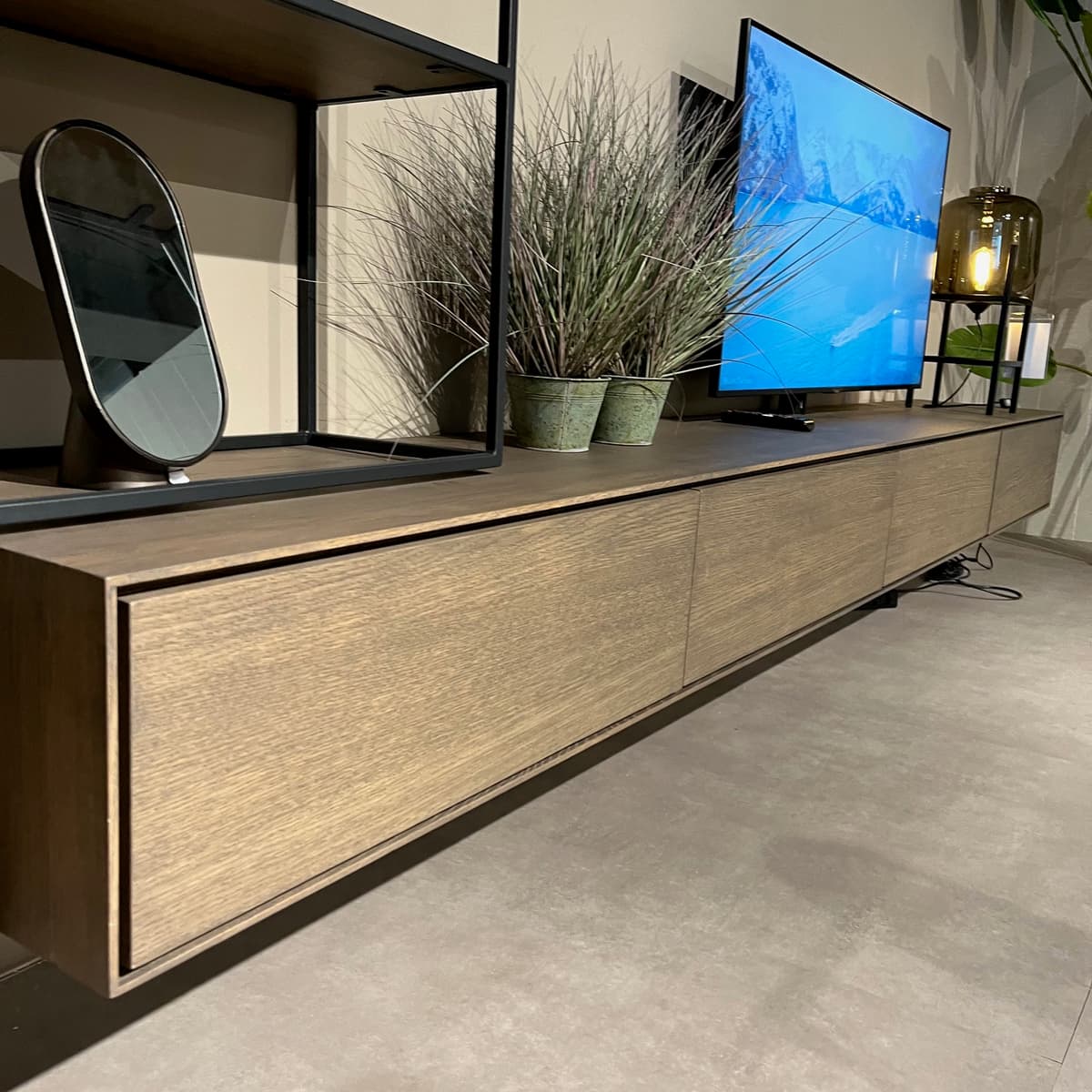 Showroommodel TV-Meubel Ettic incl. metalen wandrek en TV-paal - 3